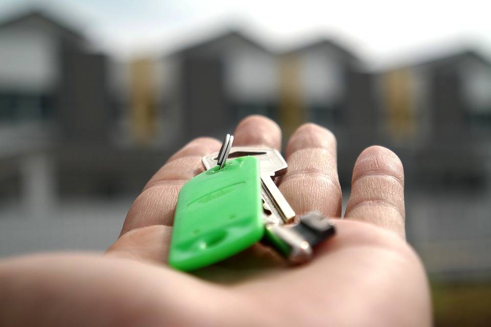 Richmond Estate Move Out - Home Keys home keys in the palm of a recent buyer